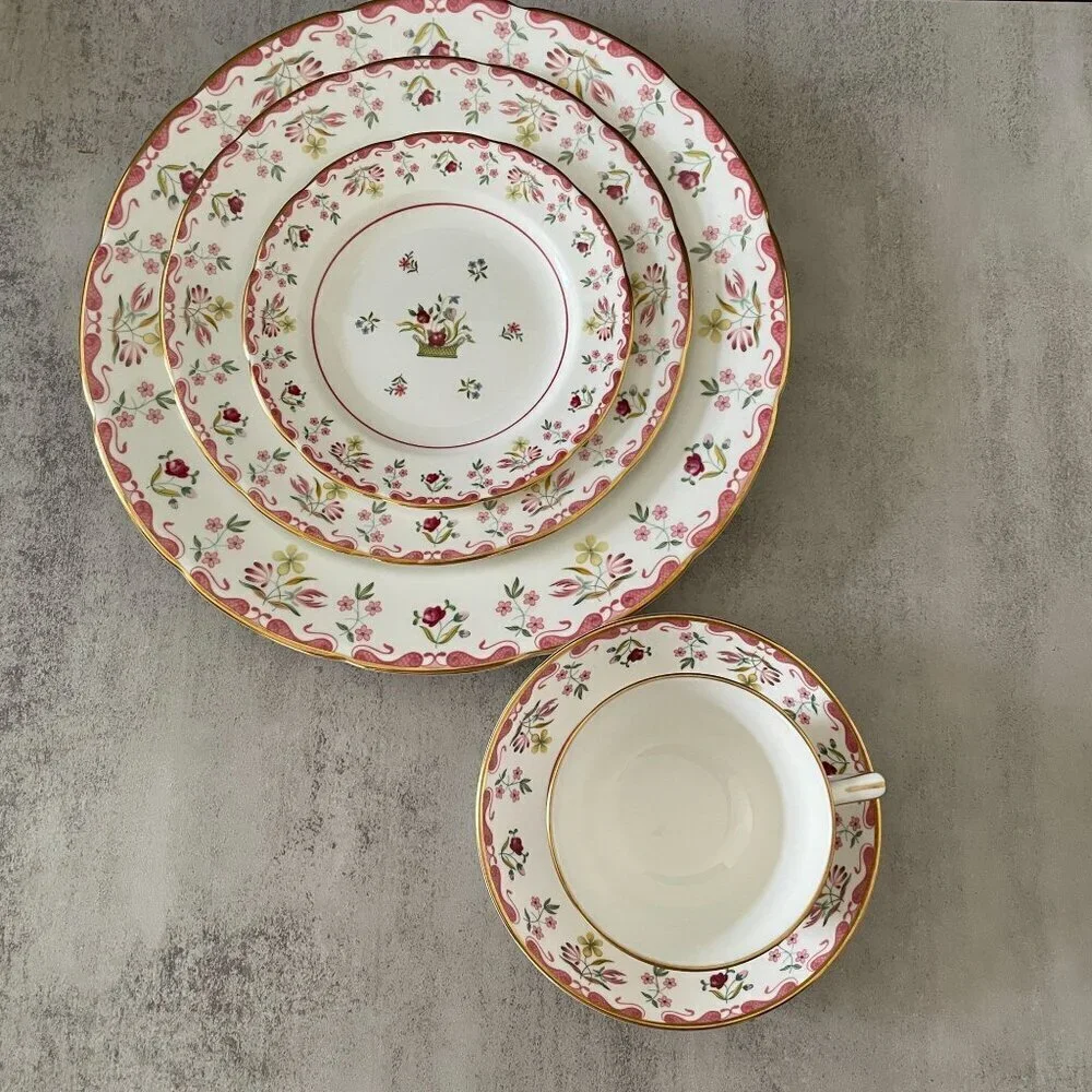 Wedgwood Bianca Williamsburg Dinnerware 5-Piece Place Setting Made in England